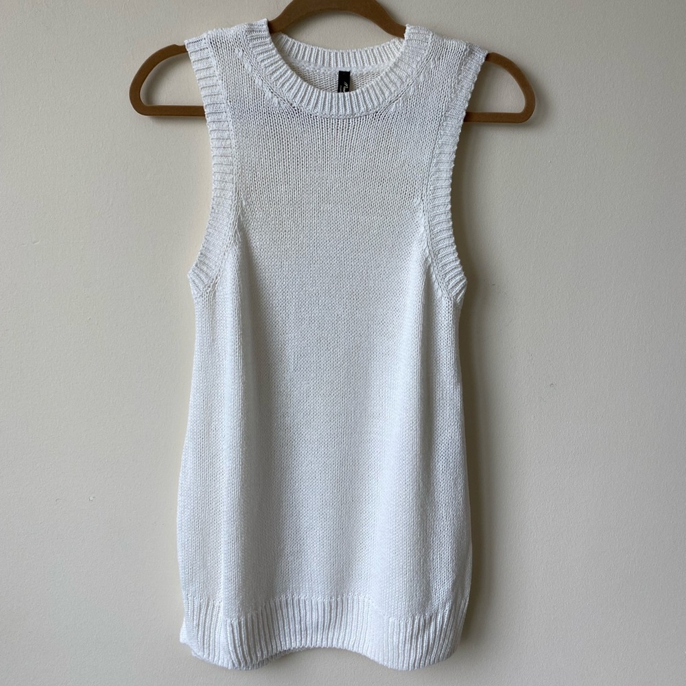 Beautiful long sleeveless sweater
